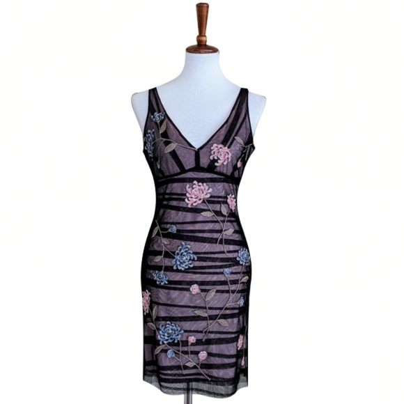 BCBGMaxAzria Dresses & Skirts - NWT BCBGMaxAzria Chiffon V Neck Dress Floral - 6